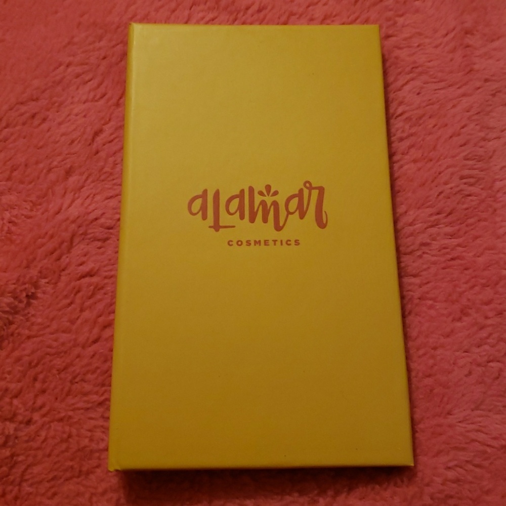 Alamar eyeshadow palette